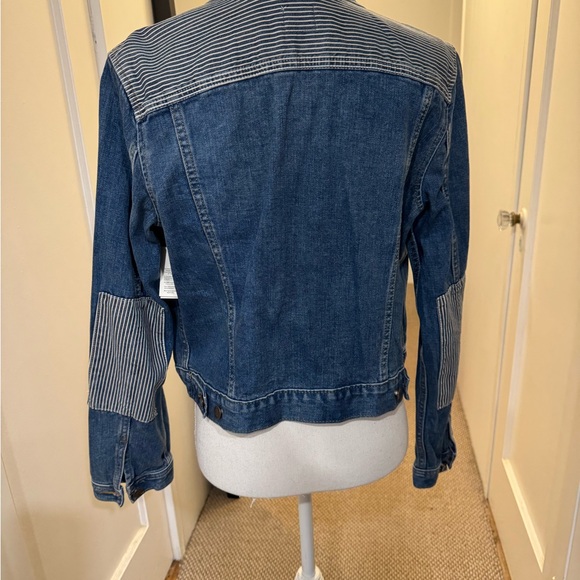 Gap Blue Lightweight Denim Jacket with Pointed Collar and Standard Fit - Picture 7 of 10